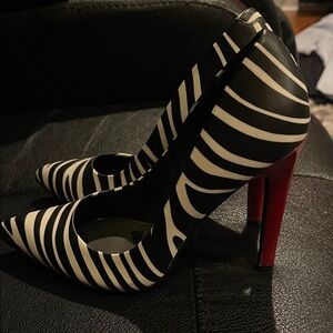 EUC zebra Jessica Simpson heels, 6
